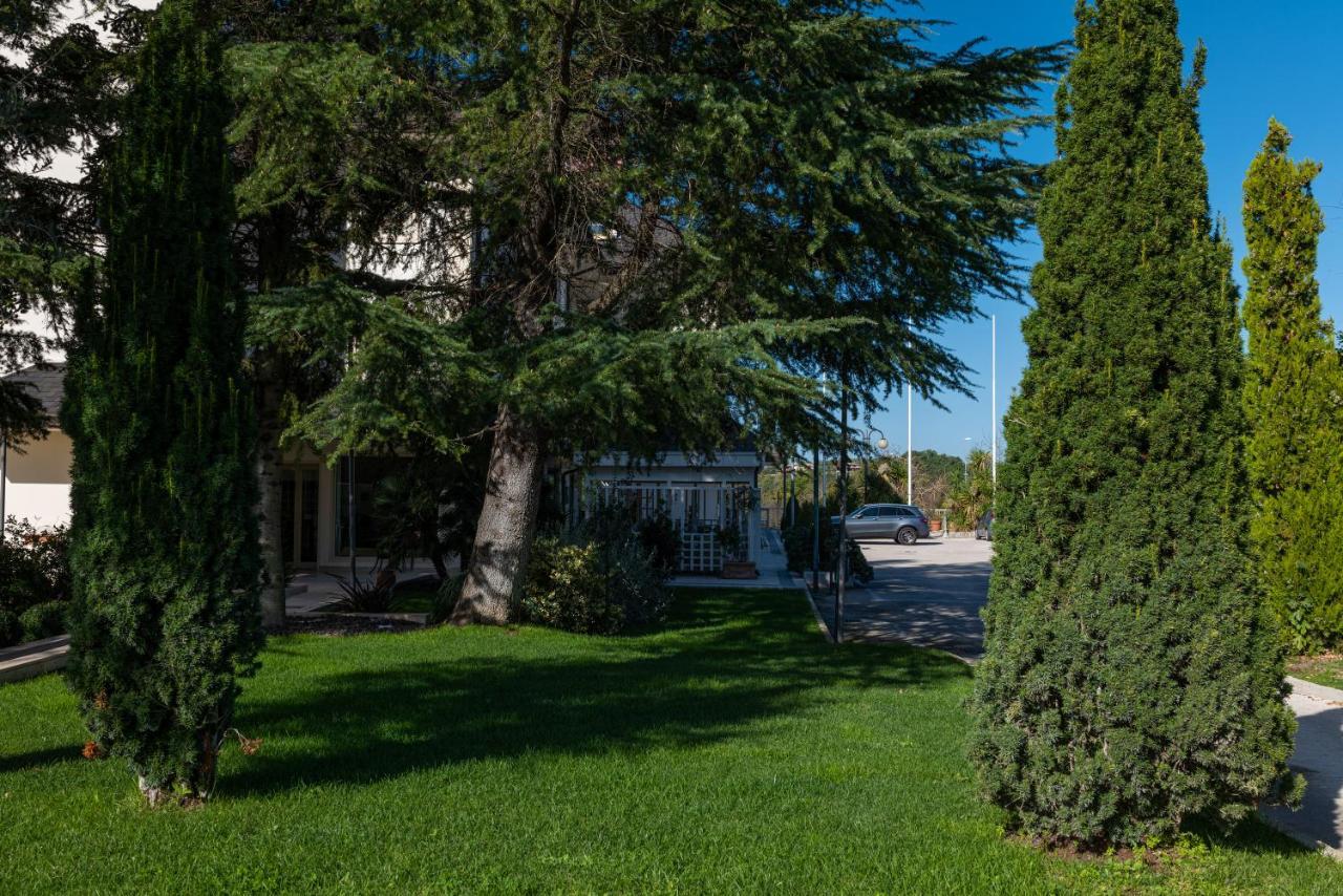 Mirabella Hotel Mirabella Eclano Bagian luar foto